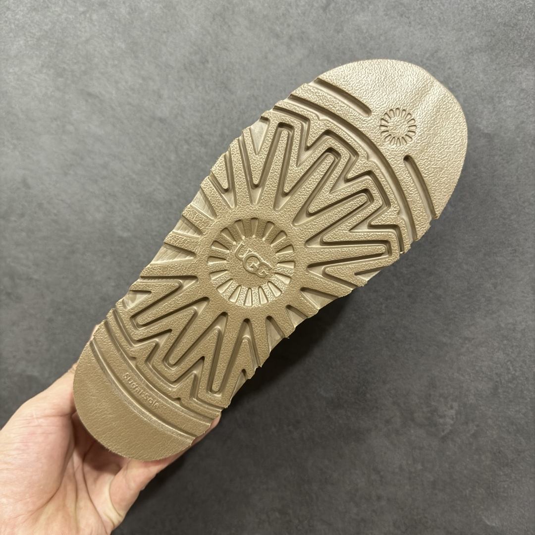 图片[9]-【SP顶级版】UGG 民族风半拖 W/1122553 秋冬羊毛一体雪地靴 原代工厂隆丰A级真羊毛皮一体完全遵循正平正品，精选A级羊皮毛一体材质，内里毛绒如云朵般包裹双脚，白带恒温属性一寒锁温抗冻，股季透气排湿，让双脚时刻处于干爽舒适的状态，轻量化设计搭配柔韧鞋底，每一步都似踩在软垫上，再加上贴合足型的弧度与足跟支撑，无论是居家休憩,外出通勤还是日常跑腿，全天行走也无负担。 从经典高筒靴到简约拖鞋，从基础中性色到潮流设计，既能与牛仔裤、卫衣打造随性日常，也能搭配裙子、男女同款更能轻松适配情侣穿搭。 优质羊皮毛天生耐磨损，搭配扎实工艺与防水科技加持，能抵御日常磨损与雨雪侵袭。一双穿数年仍能保持柔软质感💪🏻 尺码：35-40-选品中心