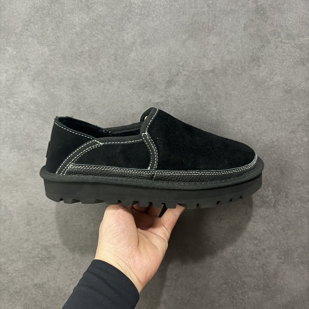 【SP顶级版】UGG 冬季雪地靴 海登休闲一脚蹬 1158354 原代工厂隆丰A级真羊毛皮一体完全遵循正平正品，精选A级羊皮毛一体材质，内里毛绒如云朵般包裹双脚，白带恒温属性一寒锁温抗冻，股季透气排湿，让双脚时刻处于干爽舒适的状态，轻量化设计搭配柔韧鞋底，每一步都似踩在软垫上，再加上贴合足型的弧度与足跟支撑，无论是居家休憩,外出通勤还是日常跑腿，全天行走也无负担。 从经典高筒靴到简约拖鞋，从基础中性色到潮流设计，既能与牛仔裤、卫衣打造随性日常，也能搭配裙子、男女同款更能轻松适配情侣穿搭。 优质羊皮毛天生耐磨损，搭配扎实工艺与防水科技加持，能抵御日常磨损与雨雪侵袭。一双穿数年仍能保持柔软质感💪🏻 尺码：35-45-选品中心