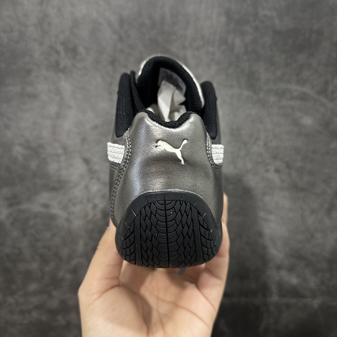 图片[4]-【纯原神版】Puma Speedcat OG Sparco 彪马罗马阿莫尔系列 复古运动休闲赛车跑鞋 市场顶级正确版本 版型 细节 烫金走线区分市面通货 欢迎对比🆚 工厂耗时3个月开发 原装档案原数据纸版楦型 采用鞋面材质(正确二次成型\’猛帮\’成型工艺🆚区别市面版本!!) 外置原数据开发轻量耐磨橡胶大底💪🏻 全球知名运动品牌PUMA宝马赛车系列 融合了宝马车队的标志性配色 以趣味十足又前卫复古的设计引领潮流 将赛道精神融入街头时尚 开启前卫竞速之旅 主打前卫复古风 Roma鞋款的鞋侧以复古的流线造型 缀以宝马经典Logo 巧妙吸睛 而Speedcat鞋款以亮眼三色条纹元素缀以舒适鞋面 赋予了独特的个性美学 演绎赛车的无尽能量 货号：403689-02-选品中心