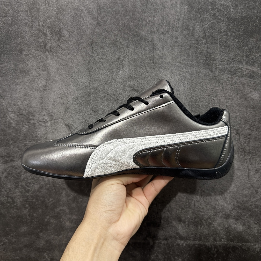 图片[2]-【纯原神版】Puma Speedcat OG Sparco 彪马罗马阿莫尔系列 复古运动休闲赛车跑鞋 市场顶级正确版本 版型 细节 烫金走线区分市面通货 欢迎对比🆚 工厂耗时3个月开发 原装档案原数据纸版楦型 采用鞋面材质(正确二次成型\’猛帮\’成型工艺🆚区别市面版本!!) 外置原数据开发轻量耐磨橡胶大底💪🏻 全球知名运动品牌PUMA宝马赛车系列 融合了宝马车队的标志性配色 以趣味十足又前卫复古的设计引领潮流 将赛道精神融入街头时尚 开启前卫竞速之旅 主打前卫复古风 Roma鞋款的鞋侧以复古的流线造型 缀以宝马经典Logo 巧妙吸睛 而Speedcat鞋款以亮眼三色条纹元素缀以舒适鞋面 赋予了独特的个性美学 演绎赛车的无尽能量 货号：403689-02-选品中心