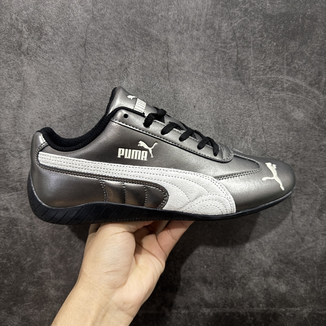 【纯原神版】Puma Speedcat OG Sparco 彪马罗马阿莫尔系列 复古运动休闲赛车跑鞋 市场顶级正确版本 版型 细节 烫金走线区分市面通货 欢迎对比🆚 工厂耗时3个月开发 原装档案原数据纸版楦型 采用鞋面材质(正确二次成型\'猛帮\'成型工艺🆚区别市面版本!!) 外置原数据开发轻量耐磨橡胶大底💪🏻 全球知名运动品牌PUMA宝马赛车系列 融合了宝马车队的标志性配色 以趣味十足又前卫复古的设计引领潮流 将赛道精神融入街头时尚 开启前卫竞速之旅 主打前卫复古风 Roma鞋款的鞋侧以复古的流线造型 缀以宝马经典Logo 巧妙吸睛 而Speedcat鞋款以亮眼三色条纹元素缀以舒适鞋面 赋予了独特的个性美学 演绎赛车的无尽能量 货号:403689-02-选品中心