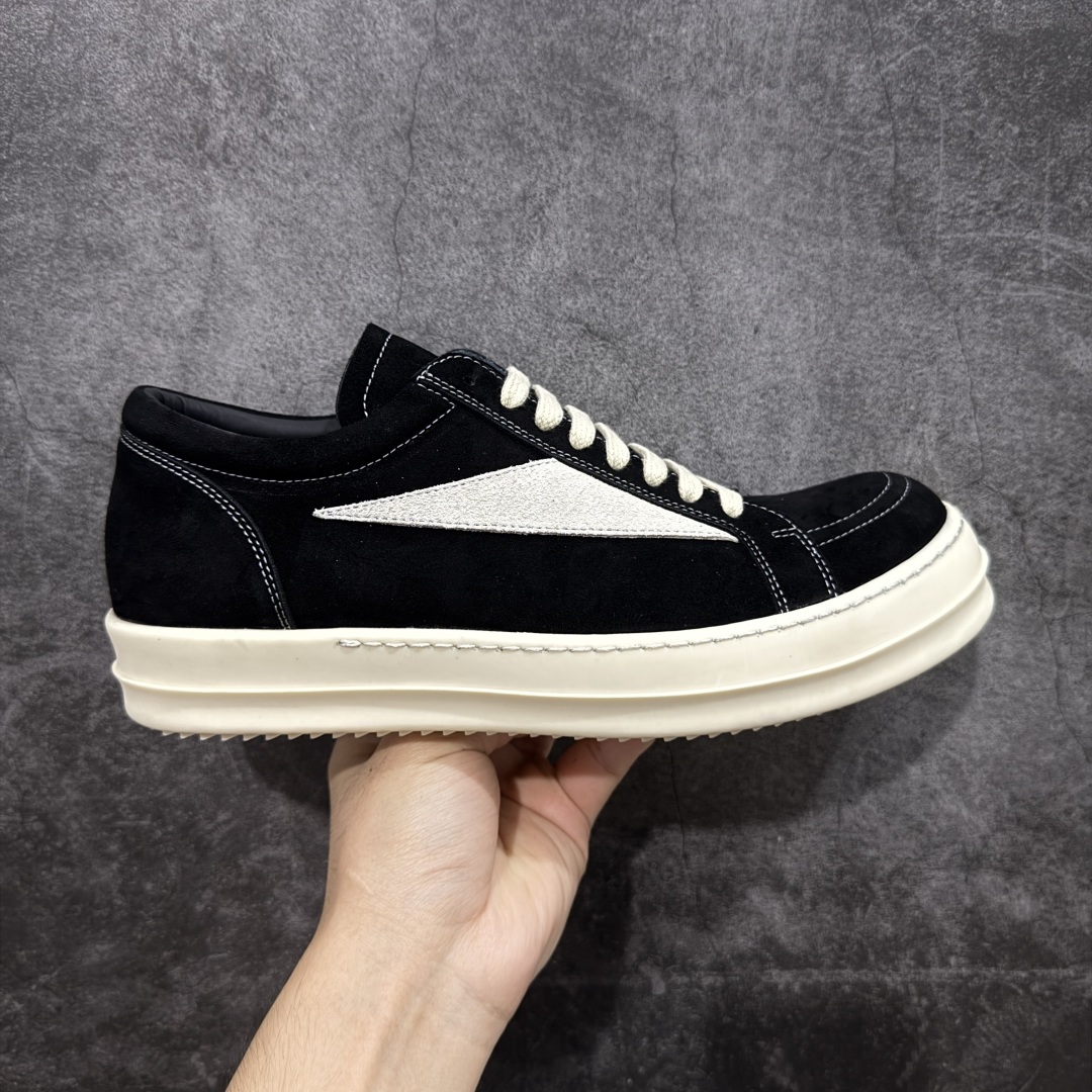 【XC2.0升级版】Rick Owens Vintage Low-Top Sneakers RO低帮系列暗黑高街经典增高休闲运动厚底板鞋 原厂皮批次上线 无需任何文案吹嘘!货硬就是王道! 独家购入2025最新原鞋开发!重新调整最新批次细节! 升级采用原厂粒面小牛皮打造!同步官方配备同规格材料布袋!标配原盒 加固硬盒外套 高标准出货! PS:退换布袋丢失扣20 请知悉! 尺码:38-45-选品中心