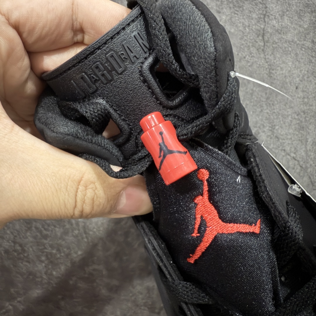 图片[6]-【原厂版本】Air Jordan AJ6 Retro 反转红外线2026复刻黑红 CT8529-001 耗时半年巨作 全套原纸板楦头开发 确保原汁原味 完美呈现六代版型 一比一鞋头弧度高度鞋身弧度 数据细节工艺流程均保持一致 定制优质皮料 完美鞋型匹配公司货 正确TPU鞋舌锁扣 最新原厂底模 大底卡色咬花完美 鞋柜必备鞋款 终端现货供应 尺码：40 40.5 41 42 42.5 43 44 44.5 45 46 47.5-选品中心