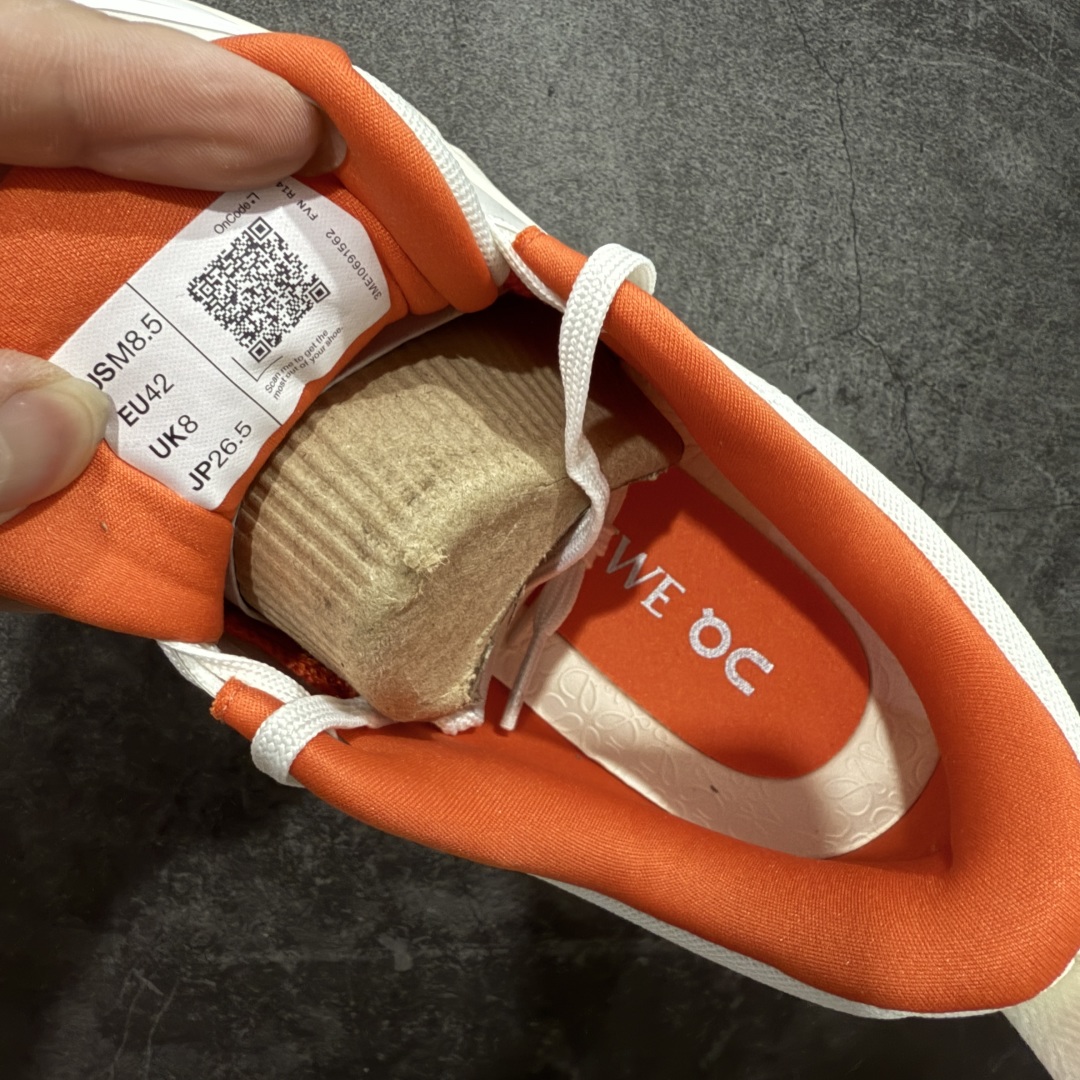 图片[7]-【渠道M版】ON昂跑 x Loewe 罗意威联名二代系列 原版开发 原材料打造 还原真实脚感 鞋底非常软弹 跑步健身必备 原版对比无任何差别 高端零售必推版本 市场独家货 区别市场所有版本 还原对比 鞋面采用一体成型布料 有弹性非常透气 鞋底镂空设计 运用了CLOUDTILT专利技术 弹力十足 毫无负重感 适合日常长距离行走或者休闲旅游 跑步！ 尺码 40 40.5 41 42 42.5 43 44 44.5 45 46！-选品中心