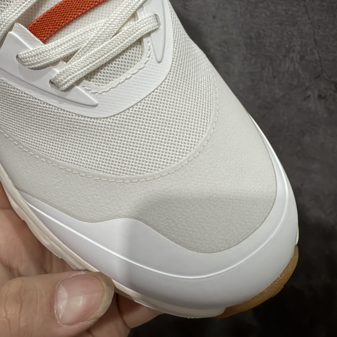 图片[5]-【渠道M版】ON昂跑 x Loewe 罗意威联名二代系列 原版开发 原材料打造 还原真实脚感 鞋底非常软弹 跑步健身必备 原版对比无任何差别 高端零售必推版本 市场独家货 区别市场所有版本 还原对比 鞋面采用一体成型布料 有弹性非常透气 鞋底镂空设计 运用了CLOUDTILT专利技术 弹力十足 毫无负重感 适合日常长距离行走或者休闲旅游 跑步！ 尺码 40 40.5 41 42 42.5 43 44 44.5 45 46！-选品中心