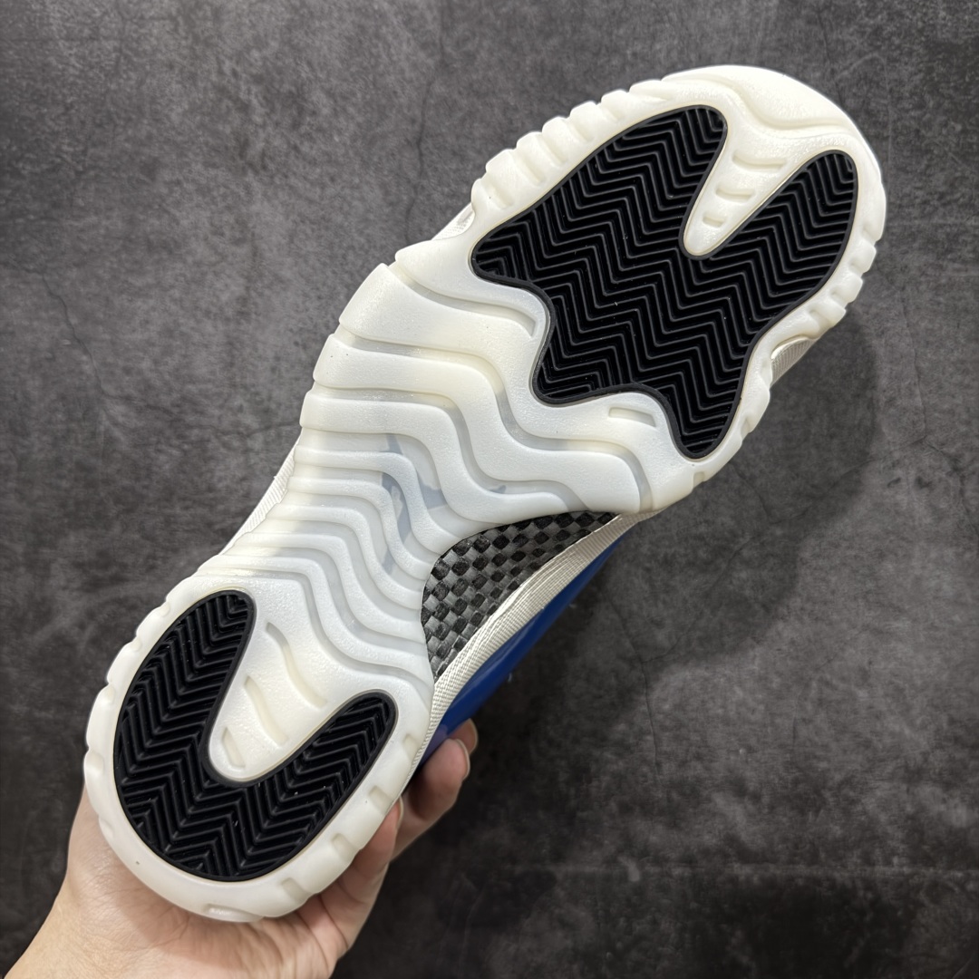 图片[9]-【外贸版】Air Jordan 11 Retro AJ11 乔11白蓝 IO8959-133   原楦原档案数据开模打造 原厂中底拉帮钢印 原厂漆皮 防冻不开裂 头层皮料 原装鞋撑 水晶大底正确色度色泽 原楦原数据刺绣 原厂车缝走线及对位 毫厘不差 飞人logo采用原数据电脑刺绣 原装正品碳纤维真实碳板 增强抗扭 原内标 原盒标 正确官方原盒 原厂防氧化水晶外底 原厂配套厂全掌solo气垫 尺码：40 40.5 41 42 42.5 43 44 44.5 45 46 47.5 48.5-选品中心