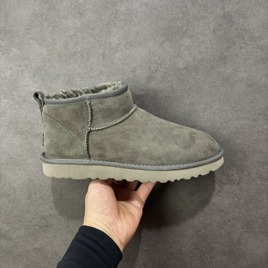 【莞产X1版本】 市面顶级版本 UGG Mini 6109薄底短筒 小红书爆款 广州外贸大厂生产 鞋头到鞋垫真羊皮毛一体 独立外盒包装 芯片 带防水工艺 区别市面任何版本 5cm厚底 独立原版开发大底 羊绒鞋垫 冬季保暖外出 家居都是很适合的选择 进年uug推出款式系列 局部偏向年轻消费者喜好 也走到时尚潮流穿搭的前沿 鞋身材质 防泼水涂层翻毛皮鞋面 17毫米UGGPURE™植入式羊毛内底 轻便防滑舒适橡胶外底 带有品牌LOGO商标 带全套包装 尺码: 35-44-选品中心