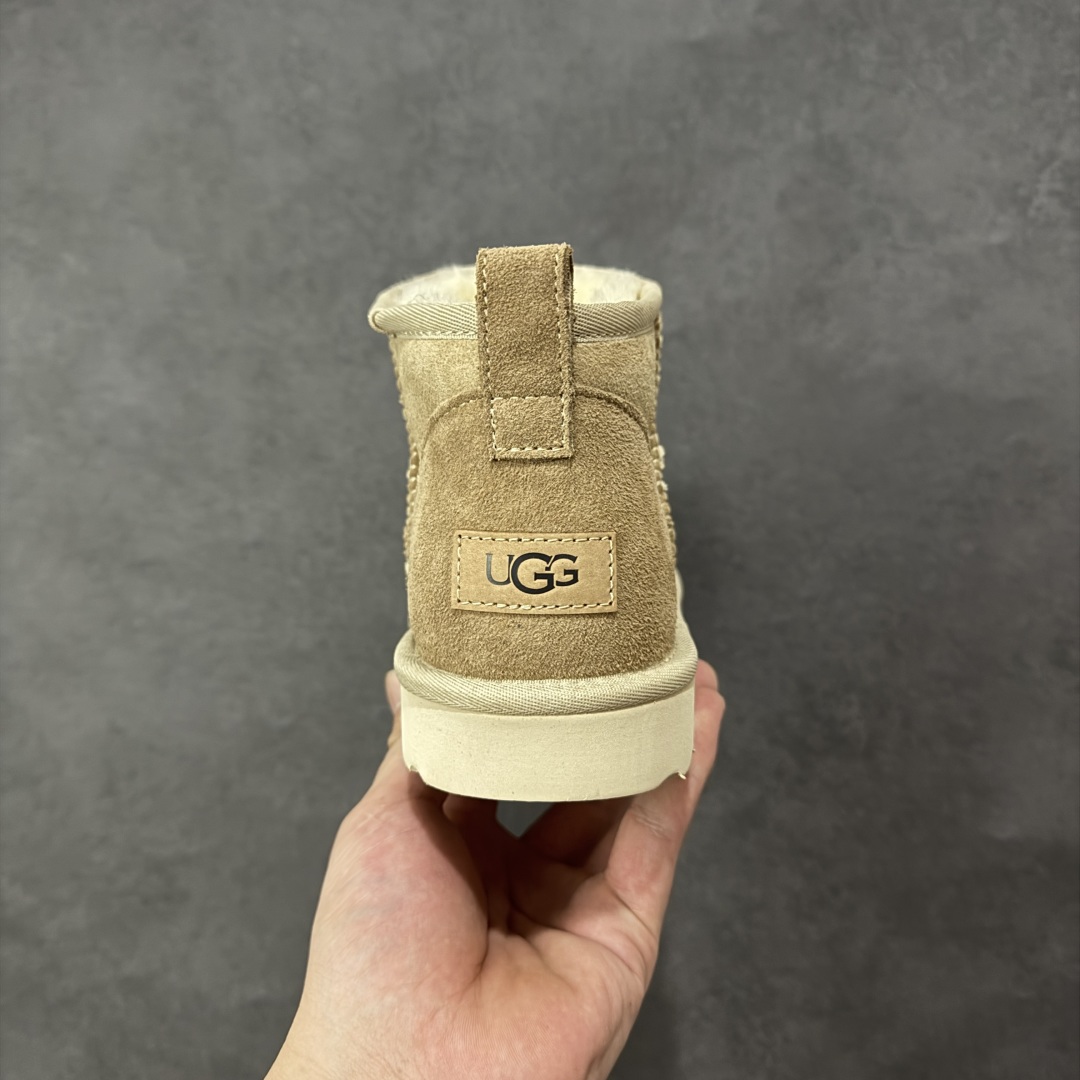 图片[4]-【莞产X1版本】 市面顶级版本 UGG Mini 6109薄底短筒 小红书爆款 广州外贸大厂生产 鞋头到鞋垫真羊皮毛一体 独立外盒包装 芯片 带防水工艺 区别市面任何版本 5cm厚底 独立原版开发大底 羊绒鞋垫 冬季保暖外出 家居都是很适合的选择 进年uug推出款式系列 局部偏向年轻消费者喜好 也走到时尚潮流穿搭的前沿 鞋身材质 防泼水涂层翻毛皮鞋面 17毫米UGGPURE™植入式羊毛内底 轻便防滑舒适橡胶外底 带有品牌LOGO商标 带全套包装 尺码： 35-44-选品中心