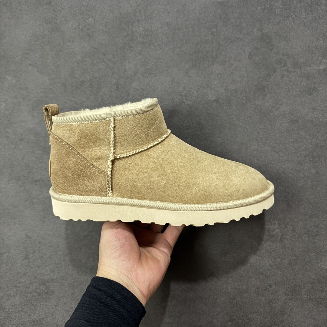 【莞产X1版本】 市面顶级版本 UGG Mini 6109薄底短筒 小红书爆款 广州外贸大厂生产 鞋头到鞋垫真羊皮毛一体 独立外盒包装 芯片 带防水工艺 区别市面任何版本 5cm厚底 独立原版开发大底 羊绒鞋垫 冬季保暖外出 家居都是很适合的选择 进年uug推出款式系列 局部偏向年轻消费者喜好 也走到时尚潮流穿搭的前沿 鞋身材质 防泼水涂层翻毛皮鞋面 17毫米UGGPURE™植入式羊毛内底 轻便防滑舒适橡胶外底 带有品牌LOGO商标 带全套包装 尺码: 35-44-选品中心
