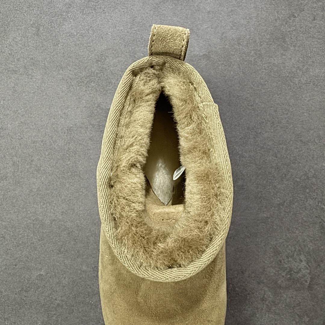 图片[7]-【莞产X1版本】 市面顶级版本 UGG Mini 6109薄底短筒 小红书爆款 广州外贸大厂生产 鞋头到鞋垫真羊皮毛一体 独立外盒包装 芯片 带防水工艺 区别市面任何版本 5cm厚底 独立原版开发大底 羊绒鞋垫 冬季保暖外出 家居都是很适合的选择 进年uug推出款式系列 局部偏向年轻消费者喜好 也走到时尚潮流穿搭的前沿 鞋身材质 防泼水涂层翻毛皮鞋面 17毫米UGGPURE™植入式羊毛内底 轻便防滑舒适橡胶外底 带有品牌LOGO商标 带全套包装 尺码： 35-44-选品中心