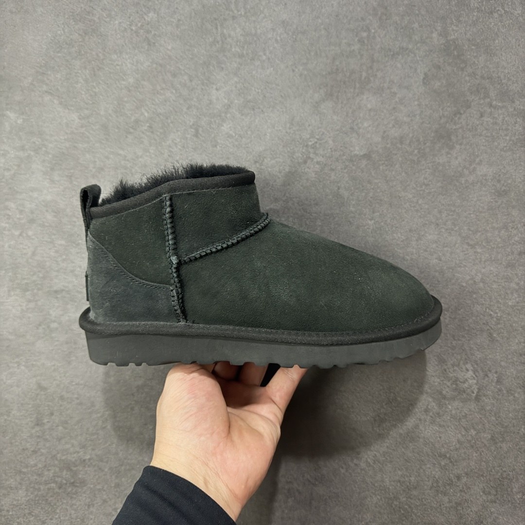 【莞产X1版本】 市面顶级版本 UGG Mini 6109薄底短筒 小红书爆款 广州外贸大厂生产 鞋头到鞋垫真羊皮毛一体 独立外盒包装 芯片 带防水工艺 区别市面任何版本 5cm厚底 独立原版开发大底 羊绒鞋垫 冬季保暖外出 家居都是很适合的选择 进年uug推出款式系列 局部偏向年轻消费者喜好 也走到时尚潮流穿搭的前沿 鞋身材质 防泼水涂层翻毛皮鞋面 17毫米UGGPURE™植入式羊毛内底 轻便防滑舒适橡胶外底 带有品牌LOGO商标 带全套包装 尺码: 35-44-选品中心