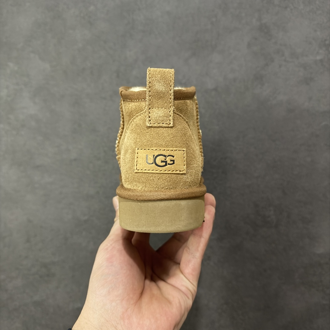 图片[4]-【莞产X1版本】 市面顶级版本 UGG Mini 6109薄底短筒 小红书爆款 广州外贸大厂生产 鞋头到鞋垫真羊皮毛一体 独立外盒包装 芯片 带防水工艺 区别市面任何版本 5cm厚底 独立原版开发大底 羊绒鞋垫 冬季保暖外出 家居都是很适合的选择 进年uug推出款式系列 局部偏向年轻消费者喜好 也走到时尚潮流穿搭的前沿 鞋身材质 防泼水涂层翻毛皮鞋面 17毫米UGGPURE™植入式羊毛内底 轻便防滑舒适橡胶外底 带有品牌LOGO商标 带全套包装 尺码： 35-44-选品中心