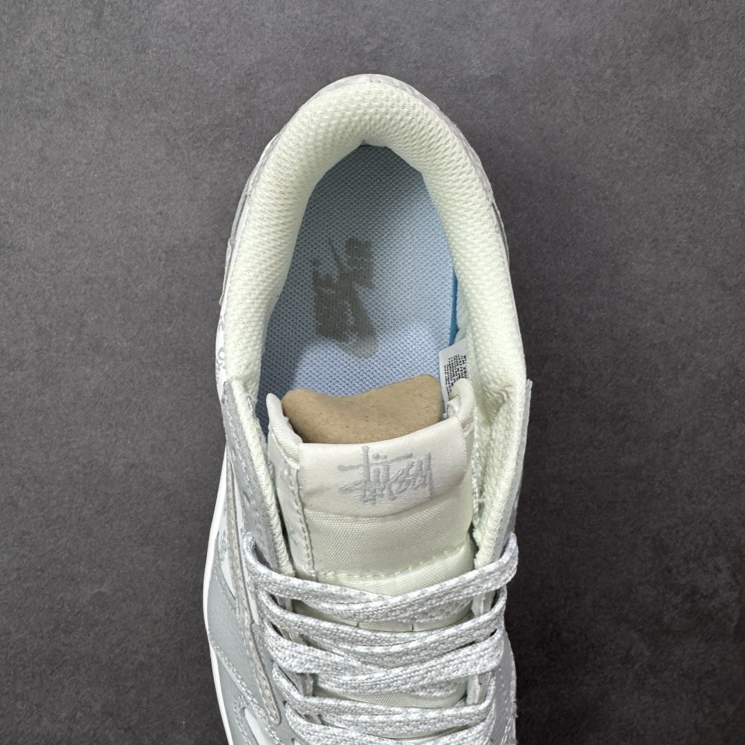 图片[7]-【定制版】AJ1倒勾Travis Scott x Air Jordan 1 ” Reverse Mocha “ AJ1乔1 TS 闪电 联名倒钩 低帮文化篮球鞋 完美品质出货 细节如图所示 鞋面切割工整 冲孔整齐干净 中底拉帮线 整体清洁度非常好 货号：DZ5899-026 尺码：36 36.5 37.5 38 38.5 39 40 40.5 41 42 42.5 43 44 45-选品中心