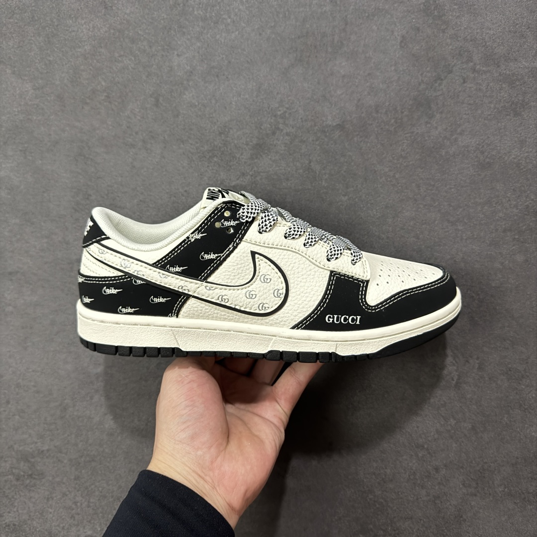 【定制版】Nike SB Dunk Low“ 古驰联名——黑白熊猫” 周年高端定制 低帮休闲板鞋 定制鞋盒 大厂纯原品质出货 超高清洁度 皮料切割干净无任何毛边 细节完美 货号:JP1628-021 尺码:36 36.5 37.5 38 38.5 39 40 40.5 41 42 42.5 43 44 44.5 45 编码:HXSB330340-选品中心