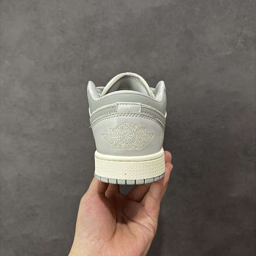 图片[4]-【定制版】Air Jordan 1 Low 斯图西 联名 高端定制 低帮复古篮球鞋  #定制鞋盒 大厂纯原品质出货 超高清洁度 皮料切割干净无任何毛边 细节完美 货号：QD1988-006  尺码：36 36.5 37.5 38 38.5 39 40 40.5 41 42 42.5 43 44 44.5 45 编码：HXSB330340-选品中心