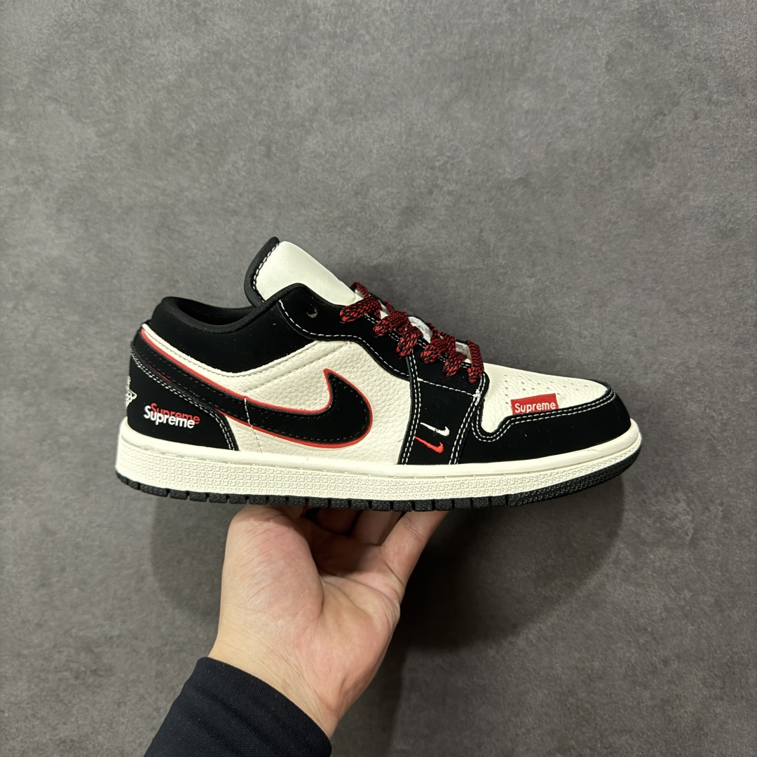 【定制版】Air Jordan 1 Low supreme 联名 高端定制 低帮复古篮球鞋  #定制鞋盒 大厂纯原品质出货 超高清洁度 皮料切割干净无任何毛边 细节完美 货号:QJ2025-002  尺码:36 36.5 37.5 38 38.5 39 40 40.5 41 42 42.5 43 44 44.5 45 编码:HXSB330340-选品中心