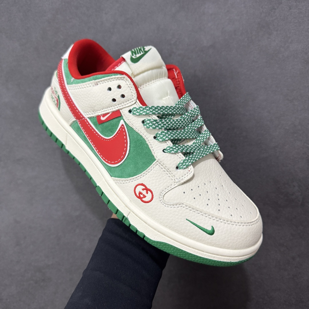 图片[3]-【定制版】Nike SB Dunk Low“北面联名——米绿红勾” 周年高端定制 低帮休闲板鞋 定制鞋盒 大厂纯原品质出货 超高清洁度 皮料切割干净无任何毛边 细节完美 货号：DG1988-011 尺码：36 36.5 37.5 38 38.5 39 40 40.5 41 42 42.5 43 44 44.5 45 编码：HXSB330340-选品中心