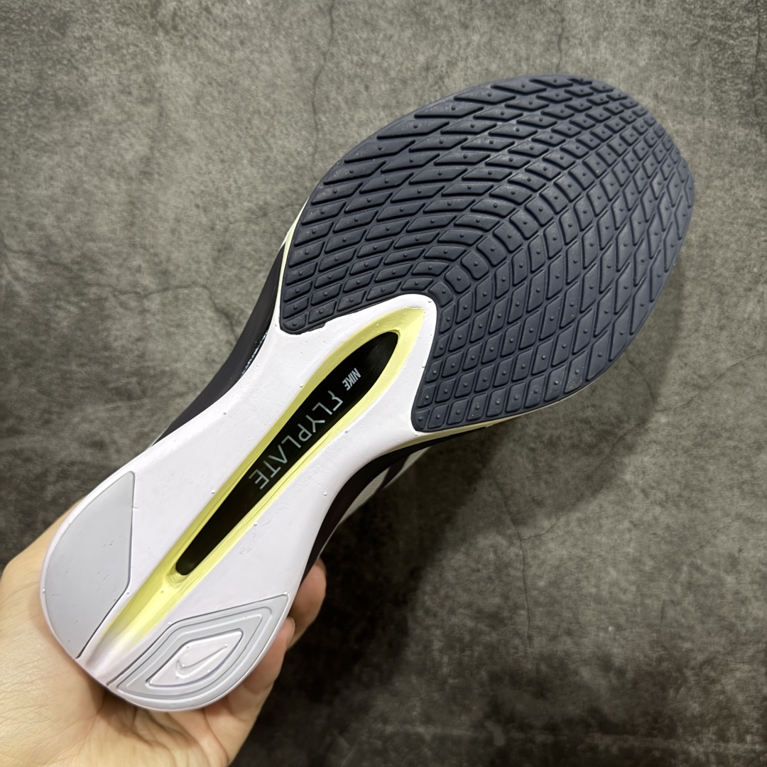 图片[9]-【XE纯原版】Nike ZoomX Vaporfly NEXT%4 减震马拉松跑步鞋 HF6412-400 全掌真碳板 原楦原纸版数据开发  目前市场最强品质 原版购入开发 原版定制网纱鞋面 分体式组合大底 中间层夹心全掌抗扭碳板 下层一次ReactX泡棉 区别市场一体底 超高质检清洁度 一切材质配件均与原版一致 原楦原纸板开发 匹配原版98%以上 完美弧度版型 原厂鞋标 立体反光鞋盒标 高端玩家必推版本 高价零售必推版本 欢迎对比市面任意版本‼️ 这双鞋简直是时尚与科技的完美融合，质感爆棚，搭配超亮眼的银色大勾子，瞬间成为街头焦点。不仅颜值在线，缓震性能更是一绝 不管是日常出街还是慢跑锻炼，都能给双脚极致舒适体验。  码数超全，36- 45码任你选！别犹豫啦，穿上它，轻松走出潮流范，开启你的时尚运动新旅程 码段：36-45-选品中心