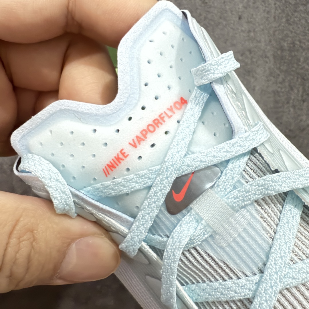 图片[6]-【XE纯原版】Nike ZoomX Vaporfly NEXT%4 减震马拉松跑步鞋 HF6412-400 全掌真碳板 原楦原纸版数据开发  目前市场最强品质 原版购入开发 原版定制网纱鞋面 分体式组合大底 中间层夹心全掌抗扭碳板 下层一次ReactX泡棉 区别市场一体底 超高质检清洁度 一切材质配件均与原版一致 原楦原纸板开发 匹配原版98%以上 完美弧度版型 原厂鞋标 立体反光鞋盒标 高端玩家必推版本 高价零售必推版本 欢迎对比市面任意版本‼️ 这双鞋简直是时尚与科技的完美融合，质感爆棚，搭配超亮眼的银色大勾子，瞬间成为街头焦点。不仅颜值在线，缓震性能更是一绝 不管是日常出街还是慢跑锻炼，都能给双脚极致舒适体验。  码数超全，36- 45码任你选！别犹豫啦，穿上它，轻松走出潮流范，开启你的时尚运动新旅程 码段：36-45-选品中心