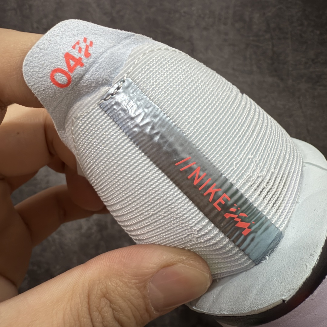 图片[2]-【XE纯原版】Nike ZoomX Vaporfly NEXT%4 减震马拉松跑步鞋 HF6412-400 全掌真碳板 原楦原纸版数据开发  目前市场最强品质 原版购入开发 原版定制网纱鞋面 分体式组合大底 中间层夹心全掌抗扭碳板 下层一次ReactX泡棉 区别市场一体底 超高质检清洁度 一切材质配件均与原版一致 原楦原纸板开发 匹配原版98%以上 完美弧度版型 原厂鞋标 立体反光鞋盒标 高端玩家必推版本 高价零售必推版本 欢迎对比市面任意版本‼️ 这双鞋简直是时尚与科技的完美融合，质感爆棚，搭配超亮眼的银色大勾子，瞬间成为街头焦点。不仅颜值在线，缓震性能更是一绝 不管是日常出街还是慢跑锻炼，都能给双脚极致舒适体验。  码数超全，36- 45码任你选！别犹豫啦，穿上它，轻松走出潮流范，开启你的时尚运动新旅程 码段：36-45-选品中心