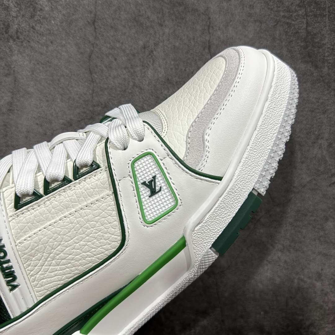 图片[6]-【专柜版/海淘代购版】 现货当天可取 LV Trainer系列高奢运动鞋 限定款 新款芯片顶级 潮人必备单品 同步ZP官网空胶工艺 鞋舌、挂饰均镶嵌NFC芯片感应装置 正确胶片断点式设计 中底正确还原原版油印字母比例 1：1原楦格板、楦头、刀磨全新升级！ 独家订制顶级压纹麂皮 原版开模TPU大底 质感原版一致 垫脚聚米微料加透气英伦网布 披靡市场任何版本！细节完美呈现！ 代购指定版本 全新升级最新双盒包装 扫码秒进官网！ 全套包装配件同比原版 尺码： 35-40-选品中心