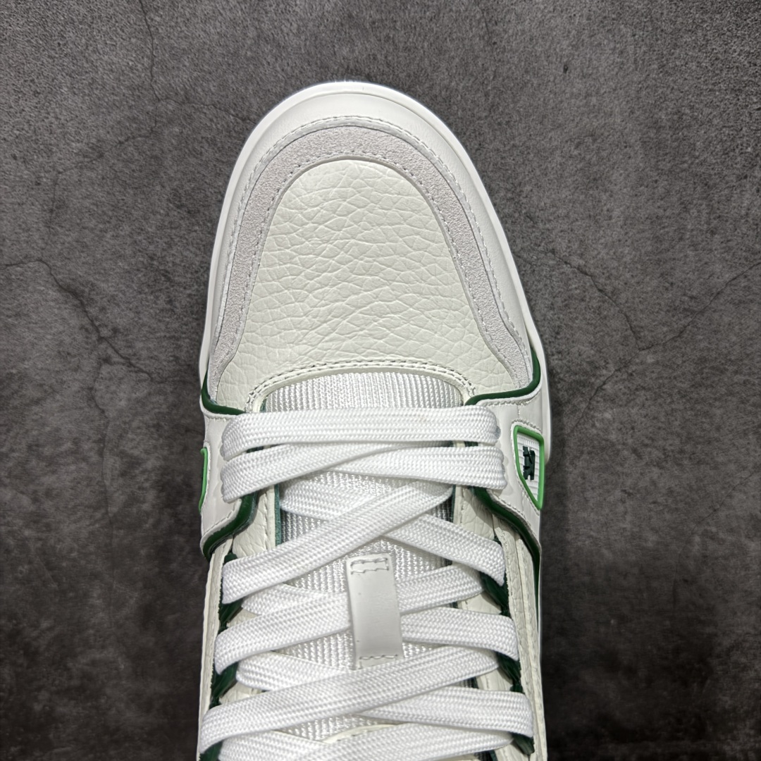 图片[5]-【专柜版/海淘代购版】 现货当天可取 LV Trainer系列高奢运动鞋 限定款 新款芯片顶级 潮人必备单品 同步ZP官网空胶工艺 鞋舌、挂饰均镶嵌NFC芯片感应装置 正确胶片断点式设计 中底正确还原原版油印字母比例 1：1原楦格板、楦头、刀磨全新升级！ 独家订制顶级压纹麂皮 原版开模TPU大底 质感原版一致 垫脚聚米微料加透气英伦网布 披靡市场任何版本！细节完美呈现！ 代购指定版本 全新升级最新双盒包装 扫码秒进官网！ 全套包装配件同比原版 尺码： 35-40-选品中心