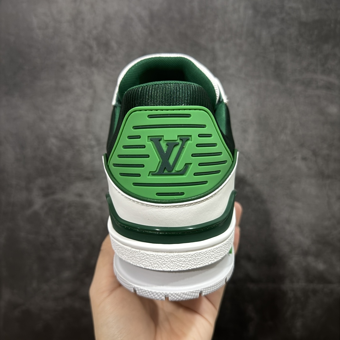 图片[4]-【专柜版/海淘代购版】 现货当天可取 LV Trainer系列高奢运动鞋 限定款 新款芯片顶级 潮人必备单品 同步ZP官网空胶工艺 鞋舌、挂饰均镶嵌NFC芯片感应装置 正确胶片断点式设计 中底正确还原原版油印字母比例 1：1原楦格板、楦头、刀磨全新升级！ 独家订制顶级压纹麂皮 原版开模TPU大底 质感原版一致 垫脚聚米微料加透气英伦网布 披靡市场任何版本！细节完美呈现！ 代购指定版本 全新升级最新双盒包装 扫码秒进官网！ 全套包装配件同比原版 尺码： 35-40-选品中心