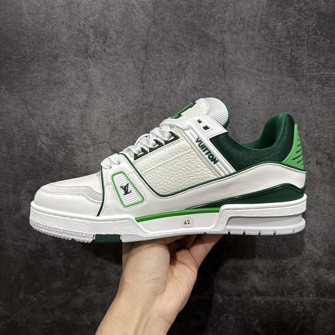 图片[2]-【专柜版/海淘代购版】 现货当天可取 LV Trainer系列高奢运动鞋 限定款 新款芯片顶级 潮人必备单品 同步ZP官网空胶工艺 鞋舌、挂饰均镶嵌NFC芯片感应装置 正确胶片断点式设计 中底正确还原原版油印字母比例 1：1原楦格板、楦头、刀磨全新升级！ 独家订制顶级压纹麂皮 原版开模TPU大底 质感原版一致 垫脚聚米微料加透气英伦网布 披靡市场任何版本！细节完美呈现！ 代购指定版本 全新升级最新双盒包装 扫码秒进官网！ 全套包装配件同比原版 尺码： 35-40-选品中心