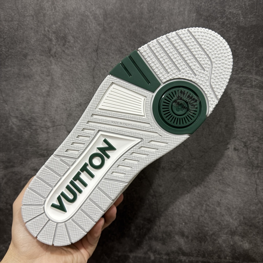 图片[9]-【专柜版/海淘代购版】 现货当天可取 LV Trainer系列高奢运动鞋 限定款 新款芯片顶级 潮人必备单品 同步ZP官网空胶工艺 鞋舌、挂饰均镶嵌NFC芯片感应装置 正确胶片断点式设计 中底正确还原原版油印字母比例 1：1原楦格板、楦头、刀磨全新升级！ 独家订制顶级压纹麂皮 原版开模TPU大底 质感原版一致 垫脚聚米微料加透气英伦网布 披靡市场任何版本！细节完美呈现！ 代购指定版本 全新升级最新双盒包装 扫码秒进官网！ 全套包装配件同比原版 尺码： 35-40-选品中心