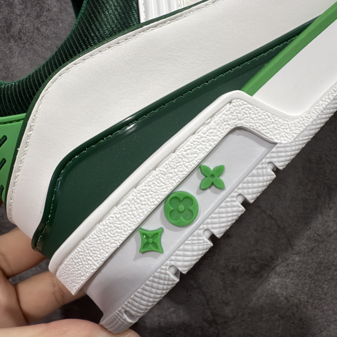 图片[3]-【专柜版/海淘代购版】 现货当天可取 LV Trainer系列高奢运动鞋 限定款 新款芯片顶级 潮人必备单品 同步ZP官网空胶工艺 鞋舌、挂饰均镶嵌NFC芯片感应装置 正确胶片断点式设计 中底正确还原原版油印字母比例 1：1原楦格板、楦头、刀磨全新升级！ 独家订制顶级压纹麂皮 原版开模TPU大底 质感原版一致 垫脚聚米微料加透气英伦网布 披靡市场任何版本！细节完美呈现！ 代购指定版本 全新升级最新双盒包装 扫码秒进官网！ 全套包装配件同比原版 尺码： 35-40-选品中心