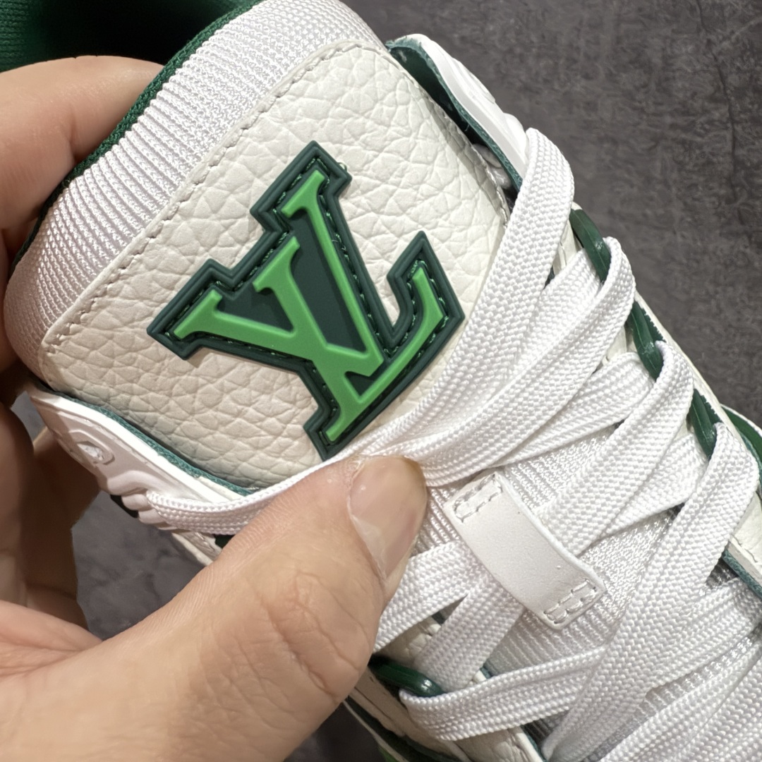 图片[6]-【专柜版/海淘代购版】 现货当天可取 LV Trainer系列高奢运动鞋 限定款 新款芯片顶级 潮人必备单品 同步ZP官网空胶工艺 鞋舌、挂饰均镶嵌NFC芯片感应装置 正确胶片断点式设计 中底正确还原原版油印字母比例 1：1原楦格板、楦头、刀磨全新升级！ 独家订制顶级压纹麂皮 原版开模TPU大底 质感原版一致 垫脚聚米微料加透气英伦网布 披靡市场任何版本！细节完美呈现！ 代购指定版本 全新升级最新双盒包装 扫码秒进官网！ 全套包装配件同比原版 尺码： 35-40-选品中心