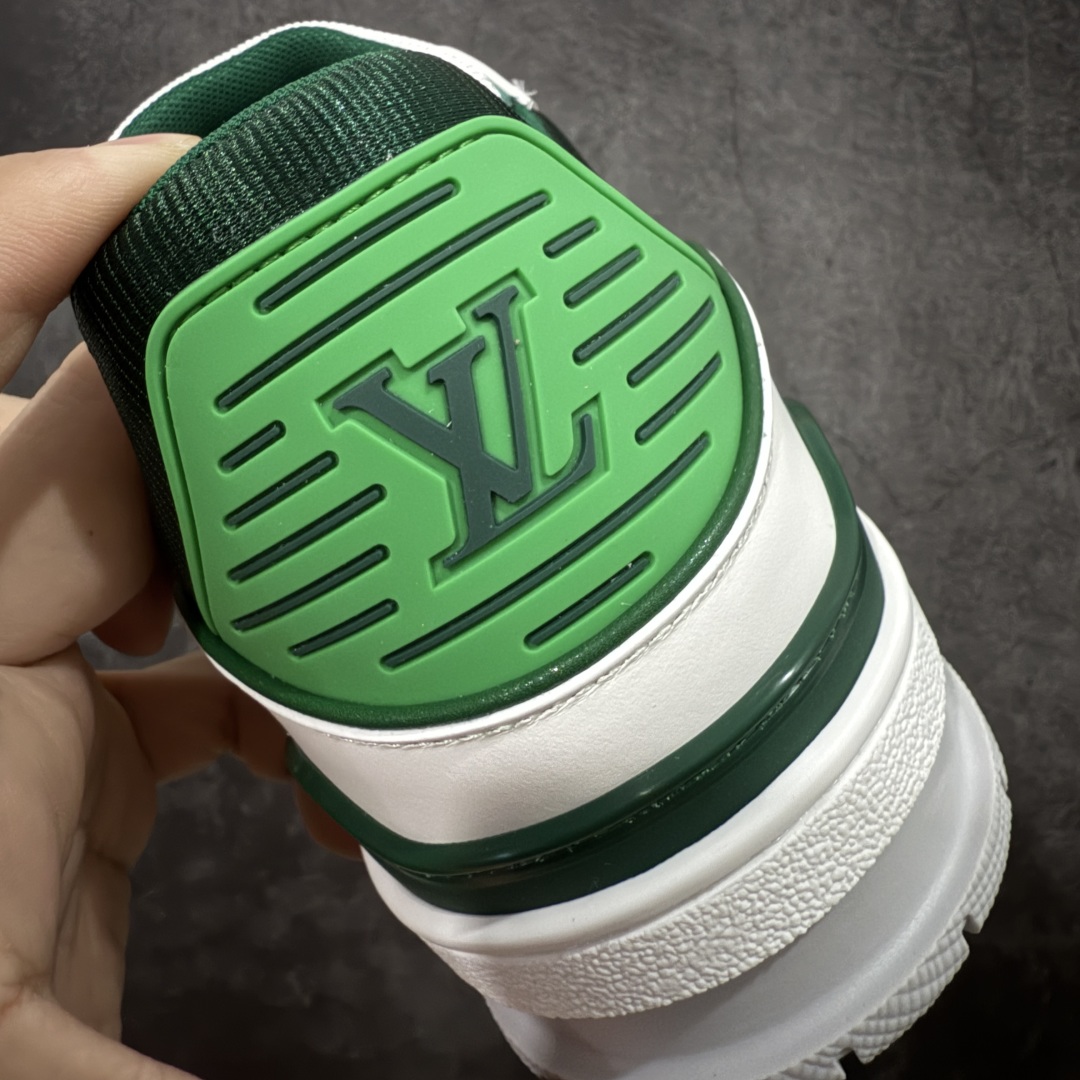 图片[2]-【专柜版/海淘代购版】 现货当天可取 LV Trainer系列高奢运动鞋 限定款 新款芯片顶级 潮人必备单品 同步ZP官网空胶工艺 鞋舌、挂饰均镶嵌NFC芯片感应装置 正确胶片断点式设计 中底正确还原原版油印字母比例 1：1原楦格板、楦头、刀磨全新升级！ 独家订制顶级压纹麂皮 原版开模TPU大底 质感原版一致 垫脚聚米微料加透气英伦网布 披靡市场任何版本！细节完美呈现！ 代购指定版本 全新升级最新双盒包装 扫码秒进官网！ 全套包装配件同比原版 尺码： 35-40-选品中心