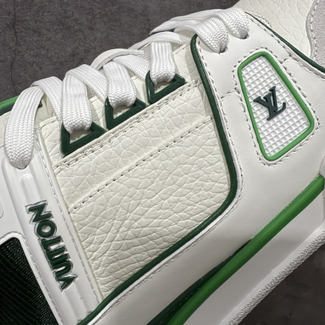 图片[4]-【专柜版/海淘代购版】 现货当天可取 LV Trainer系列高奢运动鞋 限定款 新款芯片顶级 潮人必备单品 同步ZP官网空胶工艺 鞋舌、挂饰均镶嵌NFC芯片感应装置 正确胶片断点式设计 中底正确还原原版油印字母比例 1：1原楦格板、楦头、刀磨全新升级！ 独家订制顶级压纹麂皮 原版开模TPU大底 质感原版一致 垫脚聚米微料加透气英伦网布 披靡市场任何版本！细节完美呈现！ 代购指定版本 全新升级最新双盒包装 扫码秒进官网！ 全套包装配件同比原版 尺码： 35-40-选品中心