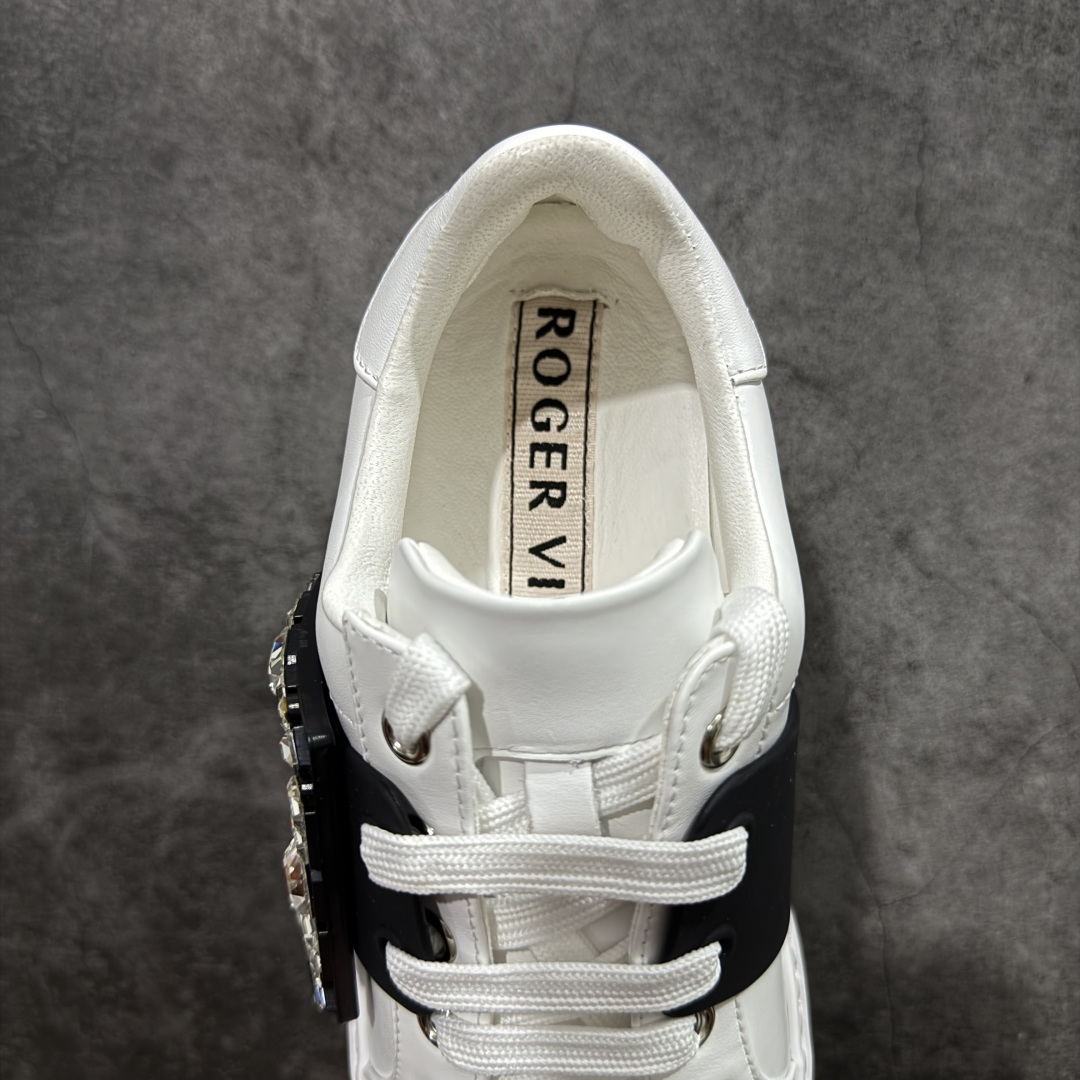 400 莞产礼盒 Roger Vivier罗杰维维亚 Viv' Skate 漆皮皮革 小牛皮 系带圆头 低帮 生活休闲鞋 女款 白色 经典乐福鞋