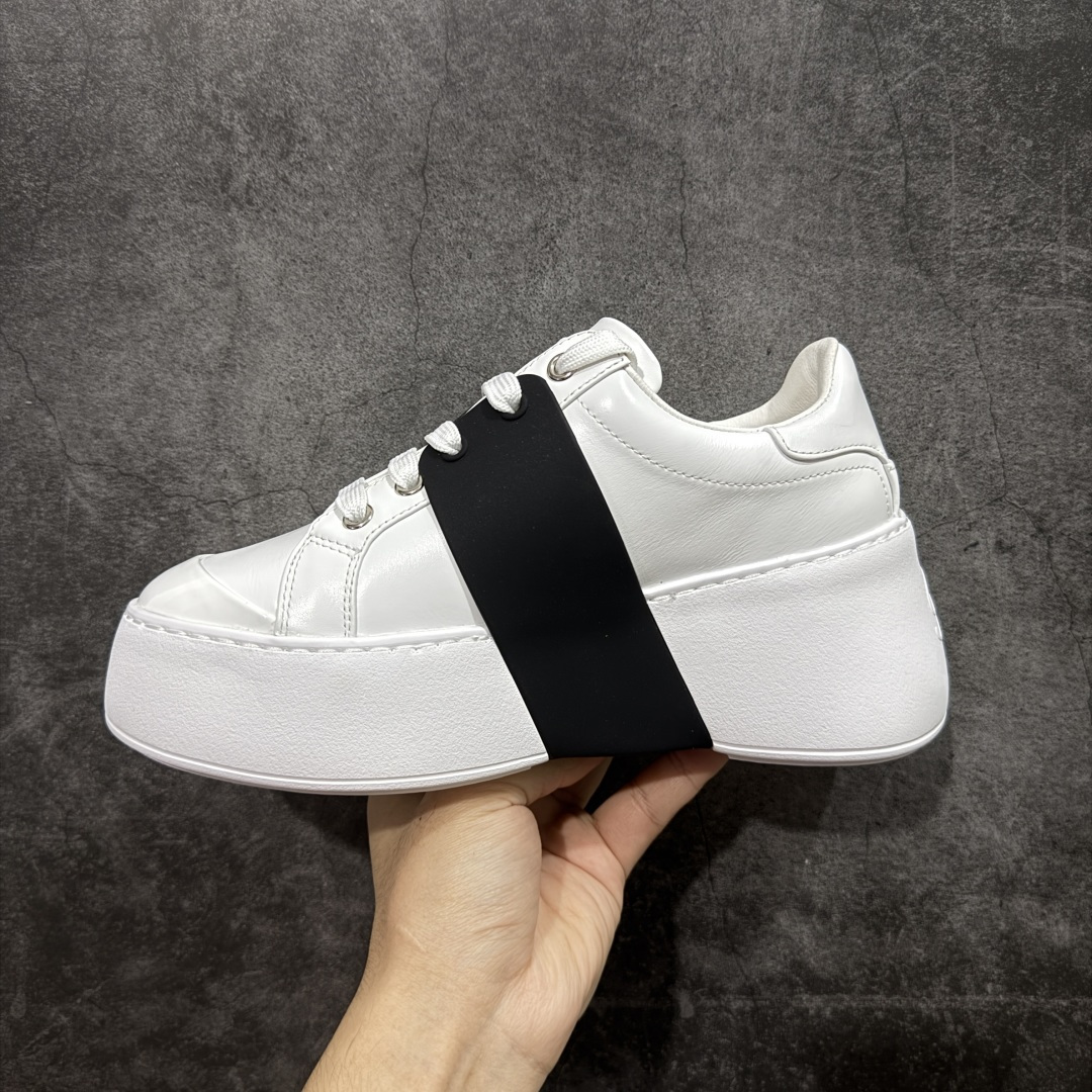 400 莞产礼盒 Roger Vivier罗杰维维亚 Viv' Skate 漆皮皮革 小牛皮 系带圆头 低帮 生活休闲鞋 女款 白色 经典乐福鞋