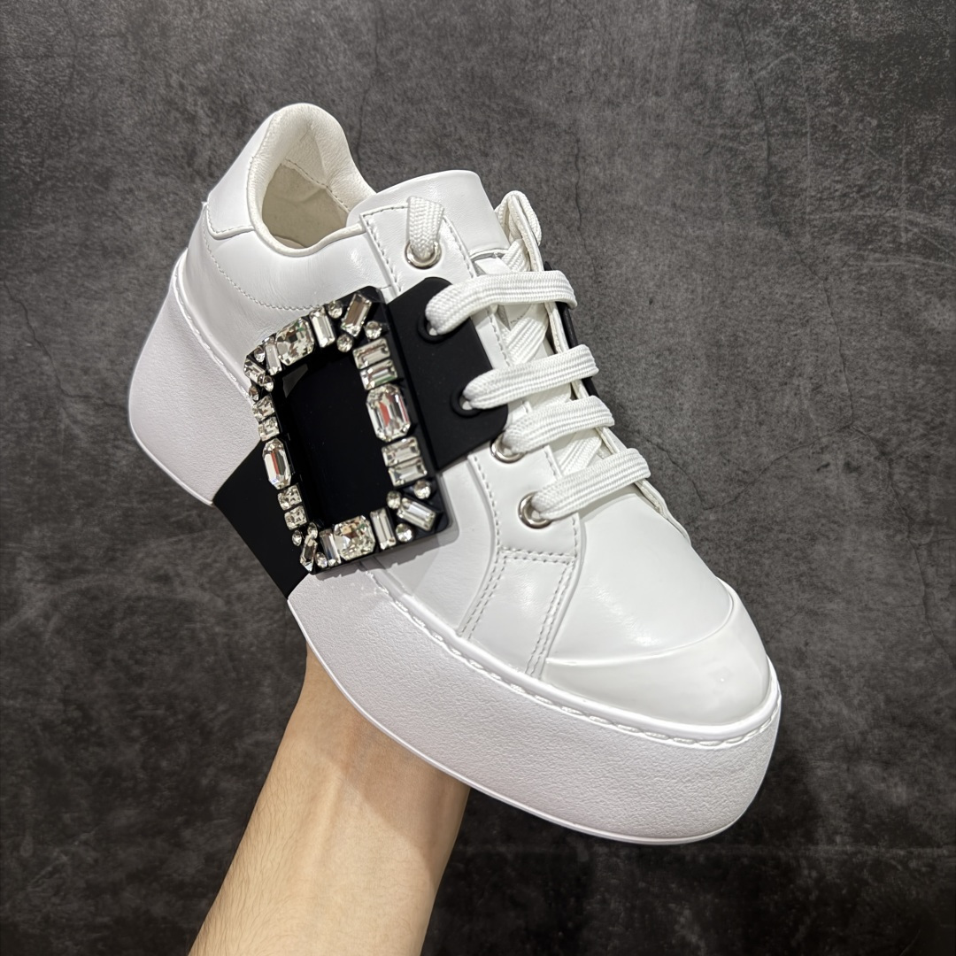 400 莞产礼盒 Roger Vivier罗杰维维亚 Viv' Skate 漆皮皮革 小牛皮 系带圆头 低帮 生活休闲鞋 女款 白色 经典乐福鞋