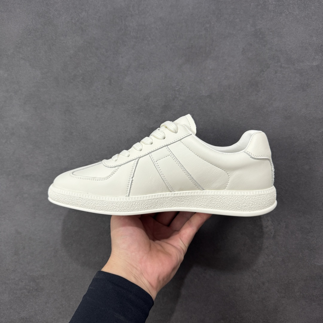 图片[2]-【广东纯原】ECCO爱步男鞋德训鞋秋 经典时尚百搭舒适小白鞋男 柔酷零点系列 重塑德训经典轮廓，简约而不失格调 轻松切换不同生活场景的搭配需求 不易挤脚复古经典百搭 全皮革内里系统，从内衬到鞋垫，全皮革覆盖的贴心设计，如第二层肌肤般温柔承托双脚 三重舒适 轻盈大底搭载爱步独有科技 简约系带设计 可自由调节松紧 一体成型贴合脚部，轻弹缓震运动时自带缓冲buff 引领街头风向 尺码：38 39 40 41 42 43（皮鞋码） 编码：TLB350360-选品中心