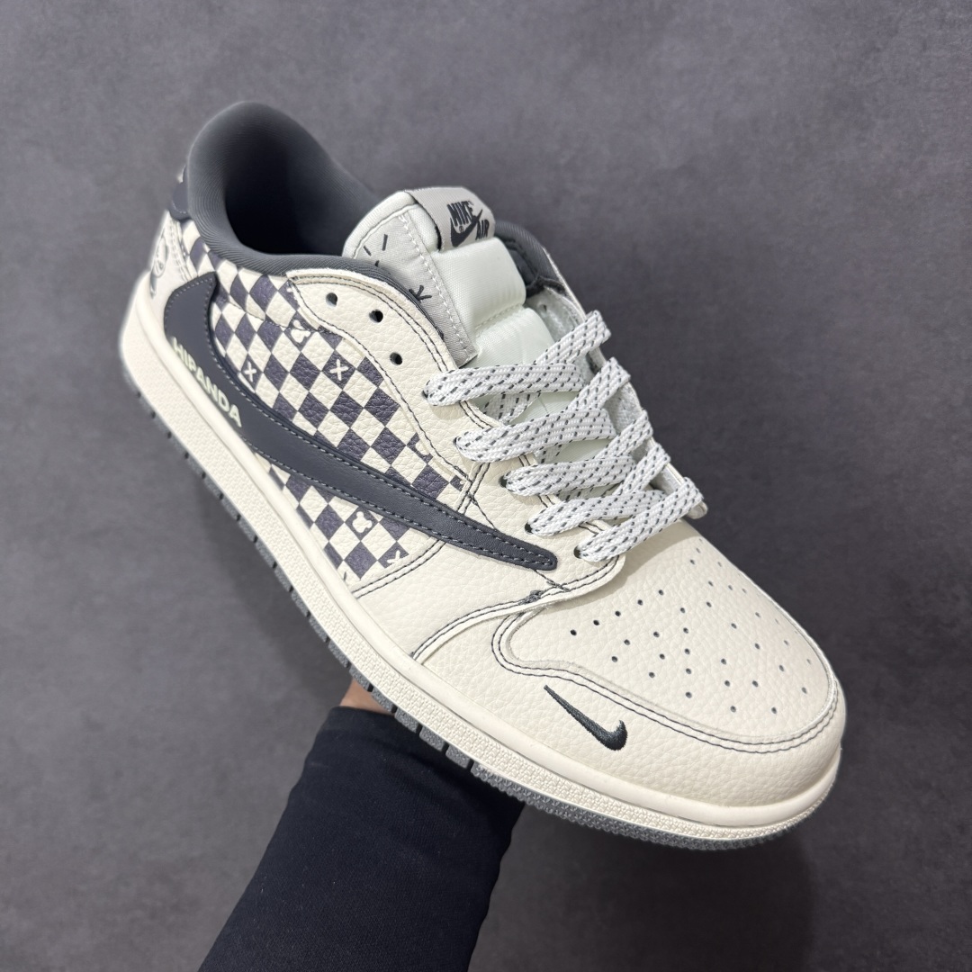 图片[3]-【定制版】高端定制 Travis Scott x Fragment Design x Jordan Air Jordan 1 Low OG SP “暴力熊联名——白灰方格” 高端定制 倒钩三方联名低帮篮球鞋 #定制鞋盒 大厂纯原品质出货 超高清洁度 皮料切割干净无任何毛边 细节完美 货号：XD1979-001 尺码：36 36.5 37.5 38 38.5 39 40 40.5 41 42 42.5 43 44 44.5 45 编码：HXSB330340-选品中心