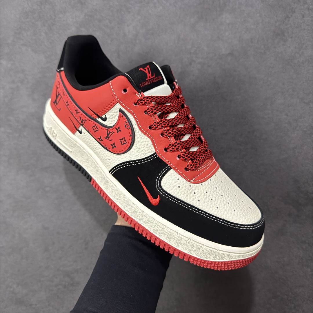 图片[3]-【定制版】Nike Air Force 1 Low 07 x Louis Vuitton 黑白红三小勾 原楦头原纸板 打造纯正低帮空军版型 专注外贸渠道 全掌内置蜂窝气垫 原盒配件 原厂中底钢印、拉帮完美 货号：KJ1688-016 尺码：36 36.5 37.5 38 38.5 39 40 40.5 41 42 42.5 43 44 44.5 45-选品中心