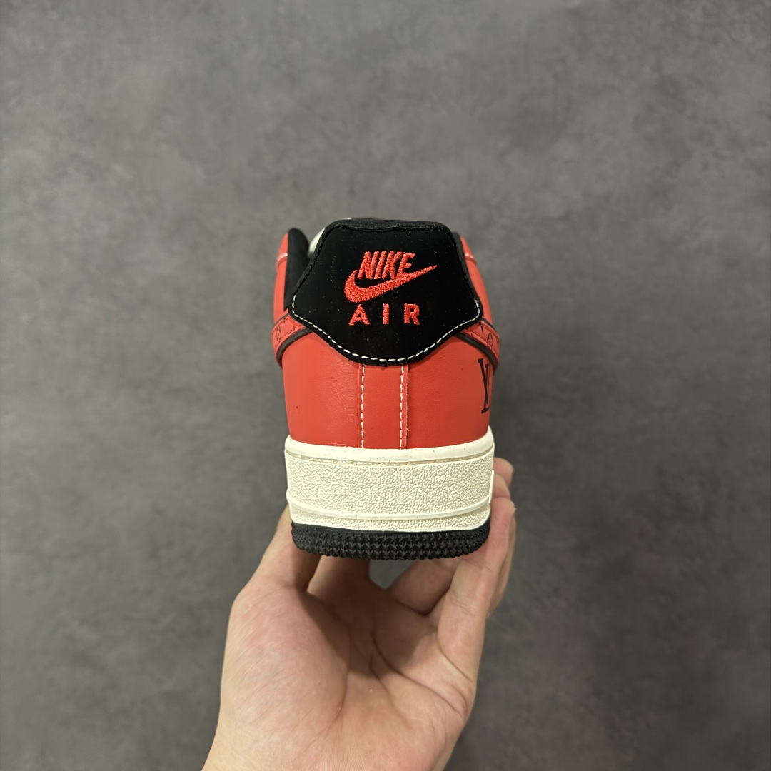 图片[4]-【定制版】Nike Air Force 1 Low 07 x Louis Vuitton 黑白红三小勾 原楦头原纸板 打造纯正低帮空军版型 专注外贸渠道 全掌内置蜂窝气垫 原盒配件 原厂中底钢印、拉帮完美 货号：KJ1688-016 尺码：36 36.5 37.5 38 38.5 39 40 40.5 41 42 42.5 43 44 44.5 45-选品中心