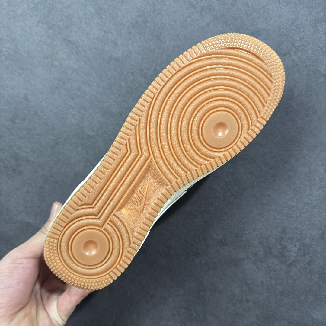 图片[9]-【定制版】Nike Air Force 1\’07 Low 斯图西联名 米黑生胶底 空军一号低帮休闲板鞋  #原楦头原纸板 原装鞋盒 定制五金配件 内置全掌气垫 原厂鞋底 货号：DD1982-323  尺码：36 36.5 37.5 38 38.5 39 40 40.5 41 42 42.5 43 44 44.5 45-选品中心