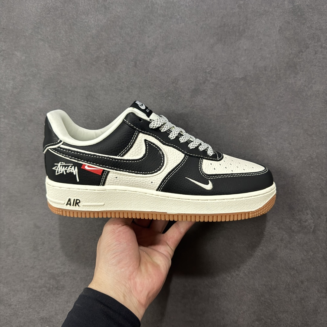 【定制版】Nike Air Force 1\'07 Low 斯图西联名 米黑生胶底 空军一号低帮休闲板鞋  #原楦头原纸板 原装鞋盒 定制五金配件 内置全掌气垫 原厂鞋底 货号:DD1982-323  尺码:36 36.5 37.5 38 38.5 39 40 40.5 41 42 42.5 43 44 44.5 45-选品中心