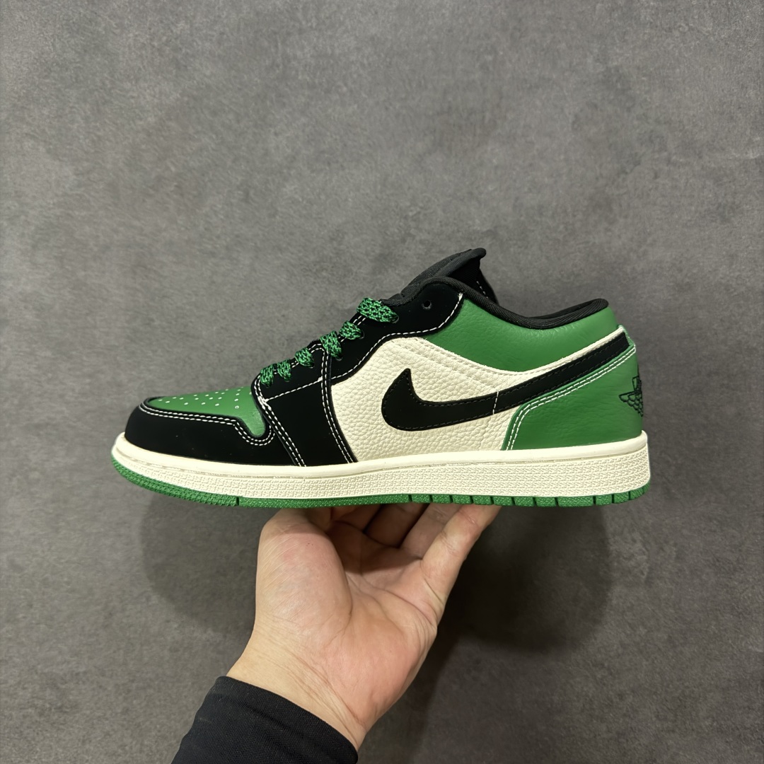 图片[2]-【定制版】Nike Jordan Air Jordan 1 “斯图西联名——字母绿黑勾” 高端定制 乔丹低帮休闲板鞋 大厂纯原品质出货 纯正版型 定制鞋盒 皮料切割干净无任何毛边 细节完美 超高清洁度 货号：QJ1988-004 尺码：36 36.5 37.5 38 38.5 39 40 40.5 41 42 42.5 43 44 44.5 45 编码：HXSB330340-选品中心