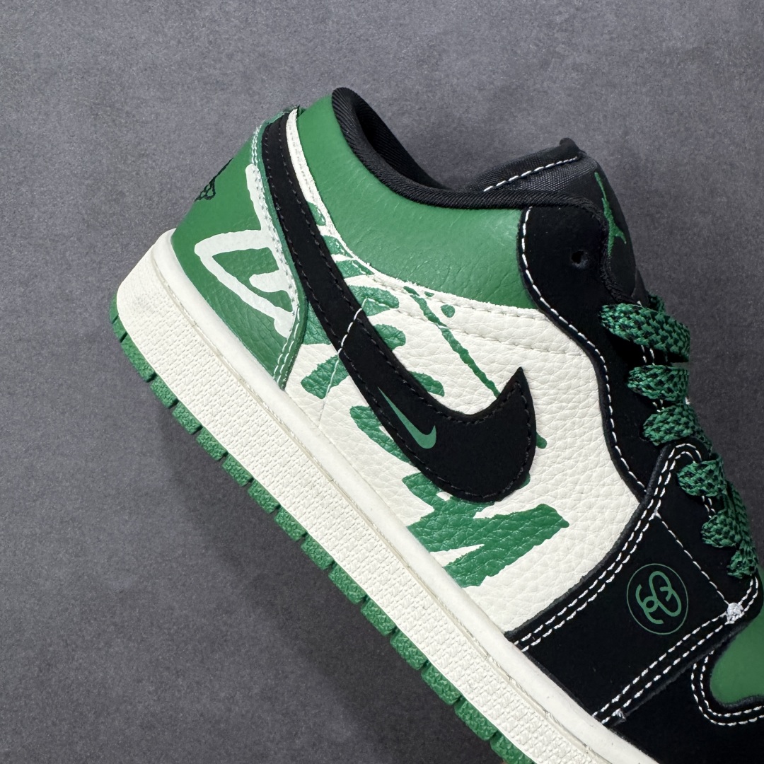 图片[6]-【定制版】Nike Jordan Air Jordan 1 “斯图西联名——字母绿黑勾” 高端定制 乔丹低帮休闲板鞋 大厂纯原品质出货 纯正版型 定制鞋盒 皮料切割干净无任何毛边 细节完美 超高清洁度 货号：QJ1988-004 尺码：36 36.5 37.5 38 38.5 39 40 40.5 41 42 42.5 43 44 44.5 45 编码：HXSB330340-选品中心