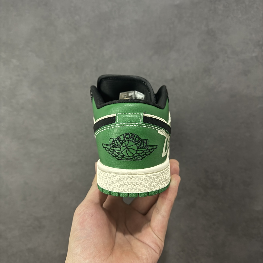 图片[4]-【定制版】Nike Jordan Air Jordan 1 “斯图西联名——字母绿黑勾” 高端定制 乔丹低帮休闲板鞋 大厂纯原品质出货 纯正版型 定制鞋盒 皮料切割干净无任何毛边 细节完美 超高清洁度 货号：QJ1988-004 尺码：36 36.5 37.5 38 38.5 39 40 40.5 41 42 42.5 43 44 44.5 45 编码：HXSB330340-选品中心