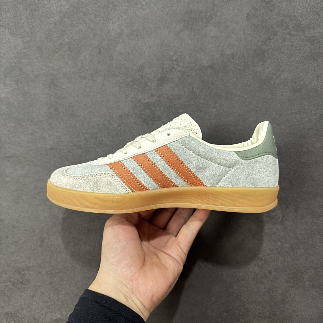 图片[2]-【公司级D版】AD Gazelle Indoor Trainers 羚羊内训系列低帮复古百搭休闲运动德训风板鞋 JQ0011 90年代经典的复刻版！自60年代以足球训练鞋面世以来,Gazelle就以其经典设计席卷全球。1991年版本的复刻,再造经典Gazelle。采用皮革打造,搭配浊色细节,让这款经典更加简约。 尺码：35.5-45 编码：YQB200210-选品中心