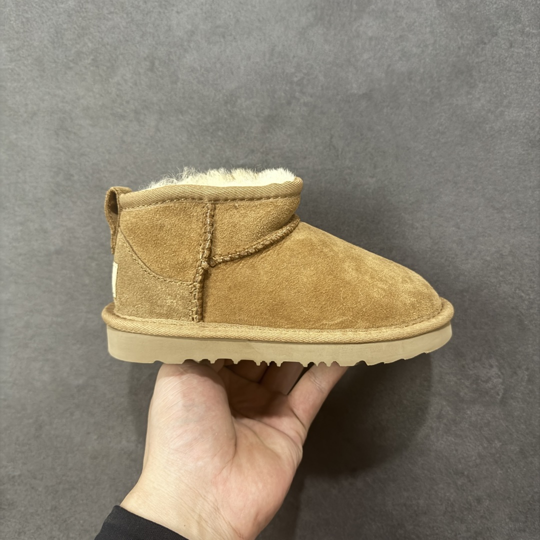 【SP原厂版】UGG 6109K 童鞋 秋冬羊皮毛一体雪地靴 市场天花板品质 欢迎对比🆚 全鞋采用ZP同厂 隆丰A级澳洲进口羊皮毛一体 品牌代工厂生产线 完全遵循ZP工艺流程 代工厂原厂版师 秉承无原鞋不开发选择 注重每一处细节 市面最正版型 TREADLITE\