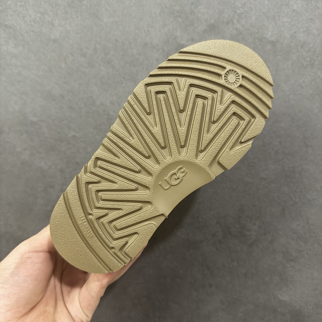 图片[9]-【SP原厂版】UGG 6501K 童鞋 秋冬羊皮毛一体雪地靴 市场天花板品质 欢迎对比🆚 全鞋采用ZP同厂 隆丰A级澳洲进口羊皮毛一体 品牌代工厂生产线 完全遵循ZP工艺流程 代工厂原厂版师 秉承无原鞋不开发选择 注重每一处细节 市面最正版型 TREADLITE\”轻翼\”科技外底 轻便/耐用/柔韧/桩型【售后郑重承诺】一个月内若出现重大脱胶/断底等质量问题 直接为您换新！ 尺码：25-34-选品中心