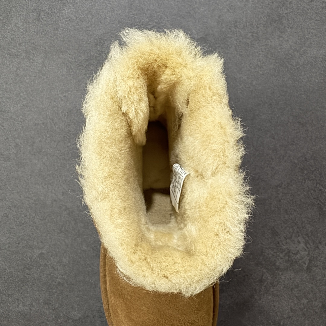 图片[7]-【SP原厂版】UGG 6501K 童鞋 秋冬羊皮毛一体雪地靴 市场天花板品质 欢迎对比🆚 全鞋采用ZP同厂 隆丰A级澳洲进口羊皮毛一体 品牌代工厂生产线 完全遵循ZP工艺流程 代工厂原厂版师 秉承无原鞋不开发选择 注重每一处细节 市面最正版型 TREADLITE\”轻翼\”科技外底 轻便/耐用/柔韧/桩型【售后郑重承诺】一个月内若出现重大脱胶/断底等质量问题 直接为您换新！ 尺码：25-34-选品中心