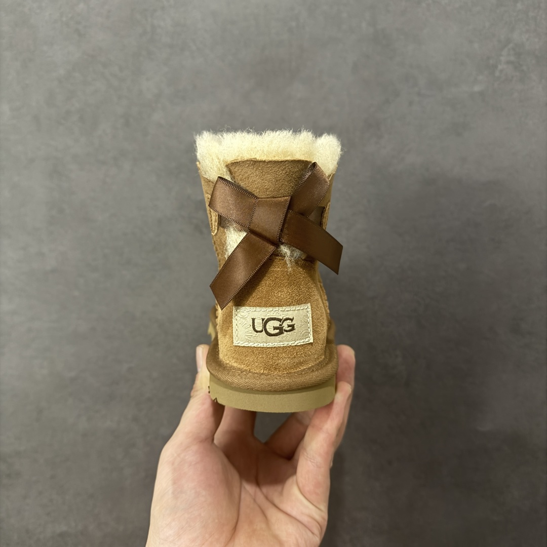 图片[4]-【SP原厂版】UGG 6501K 童鞋 秋冬羊皮毛一体雪地靴 市场天花板品质 欢迎对比🆚 全鞋采用ZP同厂 隆丰A级澳洲进口羊皮毛一体 品牌代工厂生产线 完全遵循ZP工艺流程 代工厂原厂版师 秉承无原鞋不开发选择 注重每一处细节 市面最正版型 TREADLITE\”轻翼\”科技外底 轻便/耐用/柔韧/桩型【售后郑重承诺】一个月内若出现重大脱胶/断底等质量问题 直接为您换新！ 尺码：25-34-选品中心